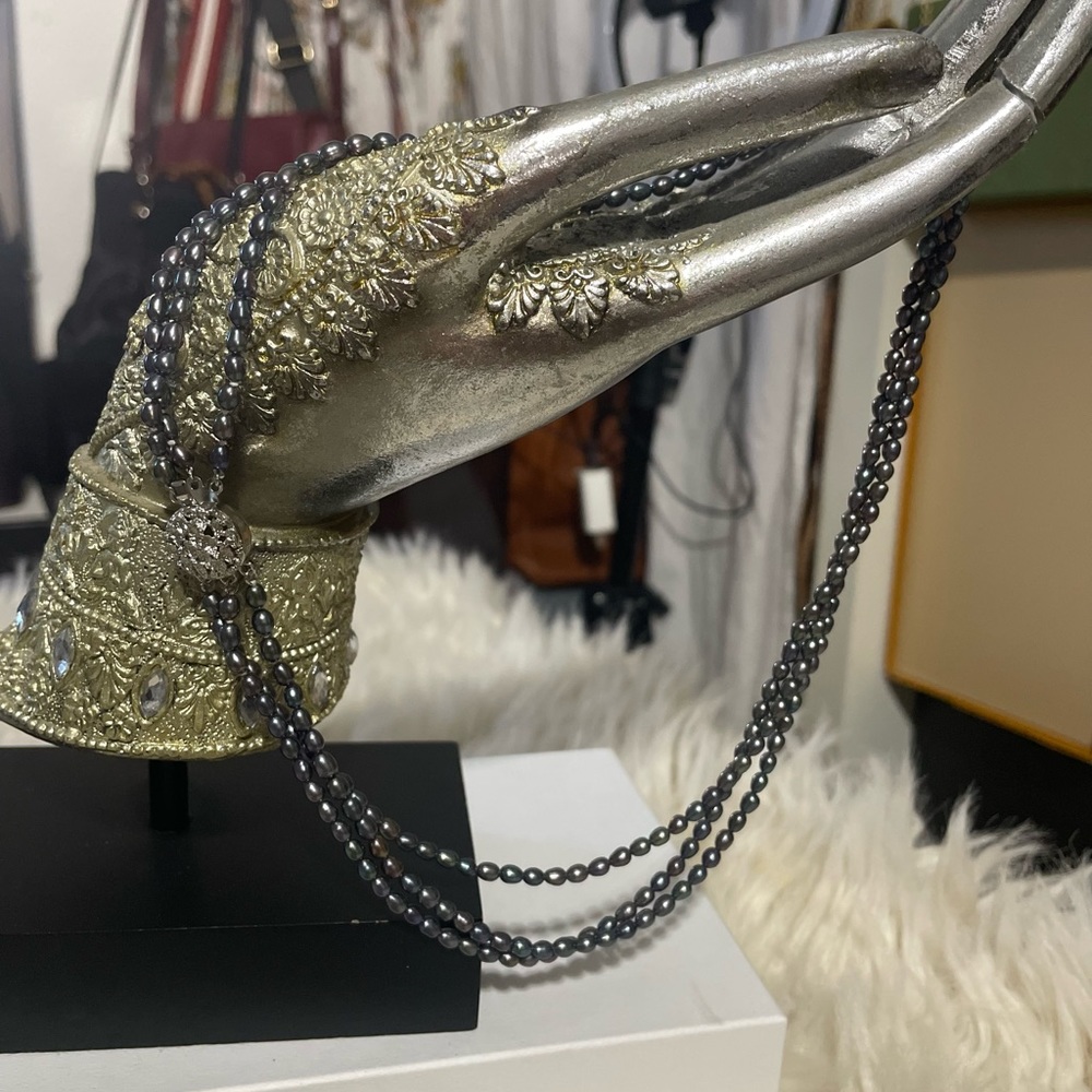 Pearl ( Fresh water)weight 29.0, Dyed stone size 3.0mm up. Certi. Authenticity